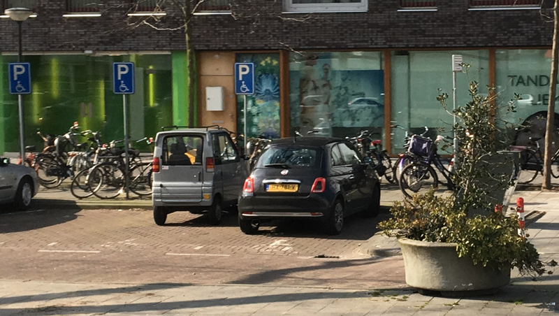 Illustration for article titled Amsterdam Has Some Pretty Incredible Cars Among All Those Bikes